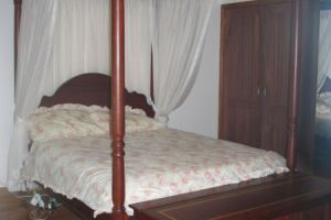 Bedroomfourpostbedmadefromjarrah.3