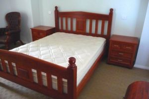 Bedroomsettingmadefromredgum.8