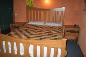 Bedroomsettingmadefromyellowbox.21