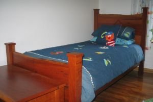 Bedroomsinglebedmedefromshe oakwithjarrahinlays.200