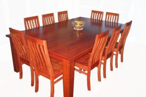 Settingmadefromredgumandseats1025