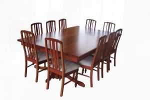 Settingmadefromredgumwithapedesalbaseand10kiallastylechairs26