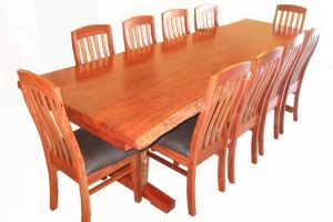 Settingmadewitharedgumslaband8nathaliastylechairs16